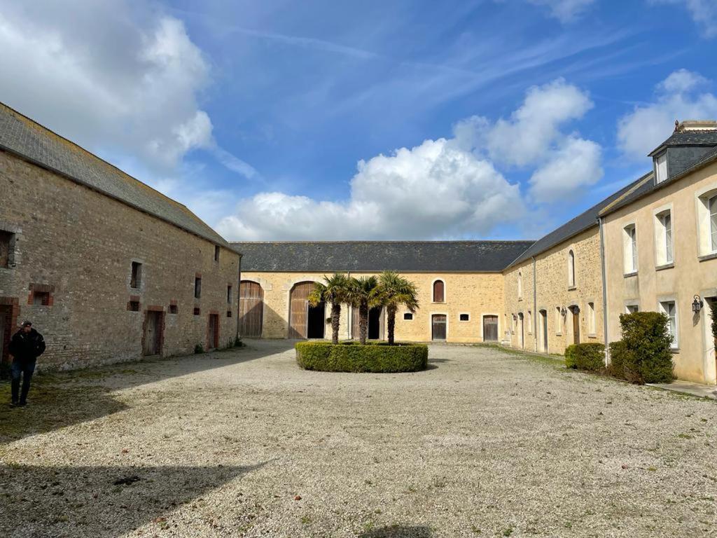Le Clos Du Bas Courtil Guesthouse B&B Omaha Beach Osmanville Exterior photo